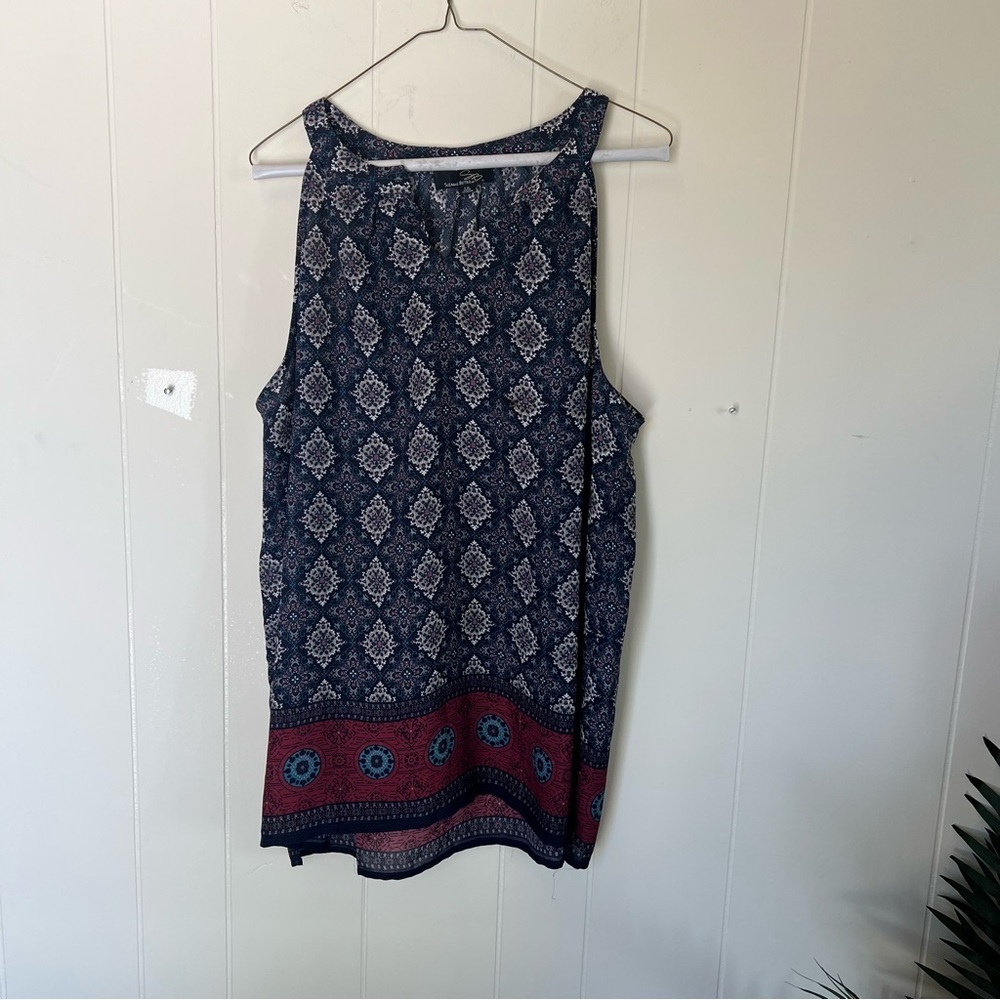 Suzanne Betro Women's Sleeveless Patterned Top - Blue and Red Business Casual